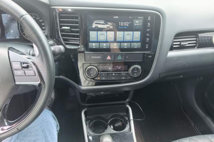 Used Mitsubishi Outlander 2021 2.4L 4x4 Zhi Xiang Edition 7 Seats Audio And AC Panel
