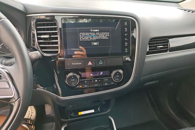 Used Mitsubishi Outlander 2021 2.0L Two-Wheel Drive Comfort Edition 5 Seats Audio And AC Panel