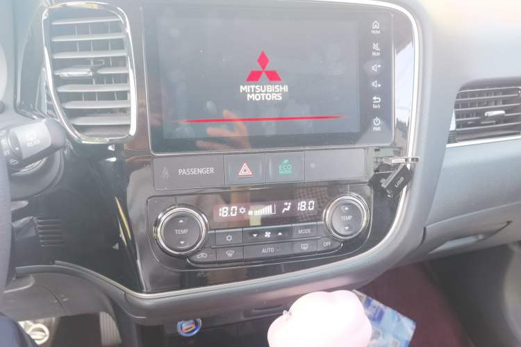 Used Mitsubishi Outlander 2021 2.0L Two-Wheel Drive Comfort Edition 7 Seats Audio And AC Panel