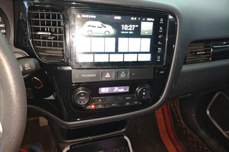 Used Mitsubishi Outlander 2021 Revised Version 2.0L Two-Wheel Drive Comfort Edition 5 Seats Audio And AC Panel