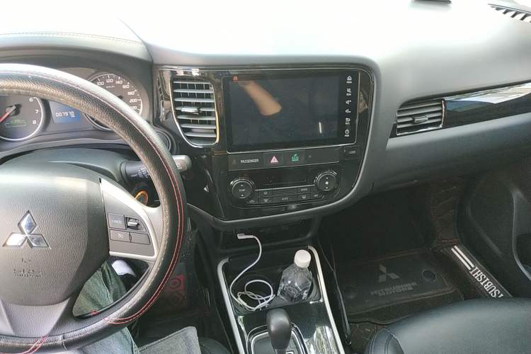Used Mitsubishi Outlander 2021 2.0L Two-Wheel Drive Comfort Edition 5 Seats Audio And AC Panel