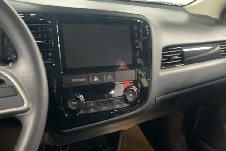 Used Mitsubishi Outlander 2021 2.0L Two-Wheel Drive Comfort Edition 5 Seats Audio And AC Panel