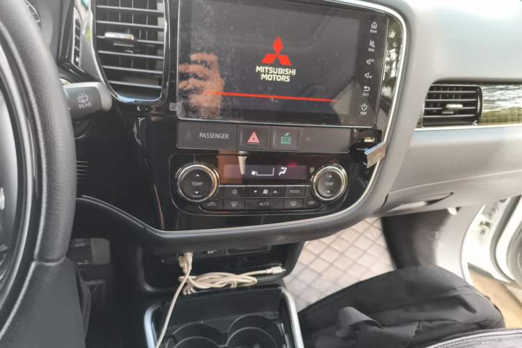 Used Mitsubishi Outlander 2021 2.4L 4x4 Comfort Edition 5 Seats Audio And AC Panel