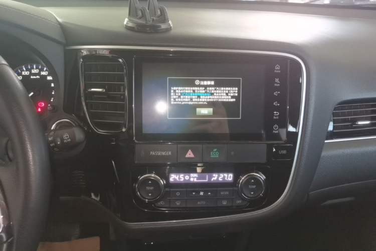 Used Mitsubishi Outlander 2021 Revised Version 2.0L Two-Wheel Drive Enjoyment Edition 5 Seats Audio And AC Panel