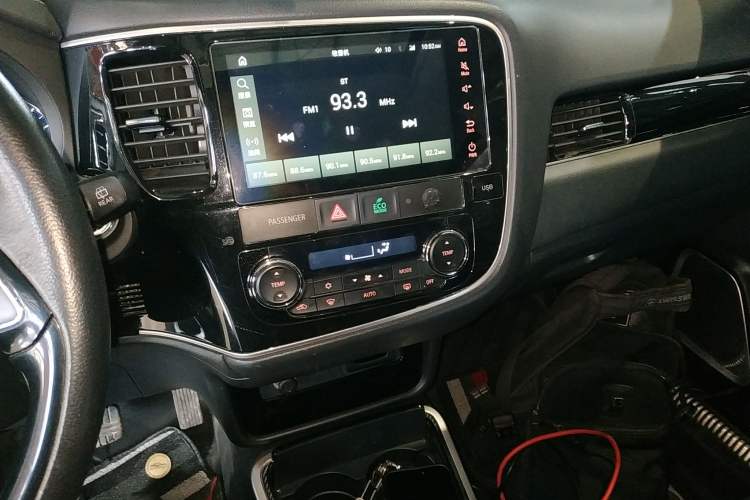 Used Mitsubishi Outlander 2021 Revised Version 2.0L Two-Wheel Drive Enjoyment Edition 5 Seats Audio And AC Panel