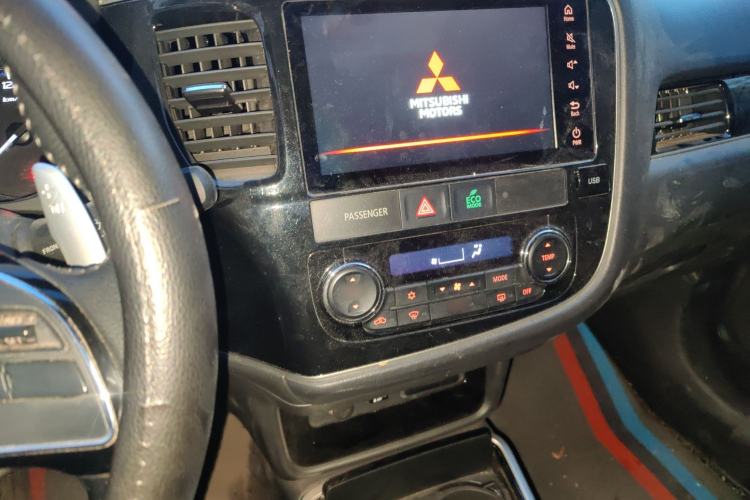Used Mitsubishi Outlander 2021 2.4L 4x4 Zhi Xiang Edition 7 Seats Audio And AC Panel