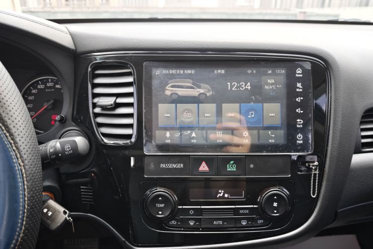Used Mitsubishi Outlander 2021 Revised Version 2.0L Two-Wheel Drive Comfort Edition 5 Seats Audio And AC Panel