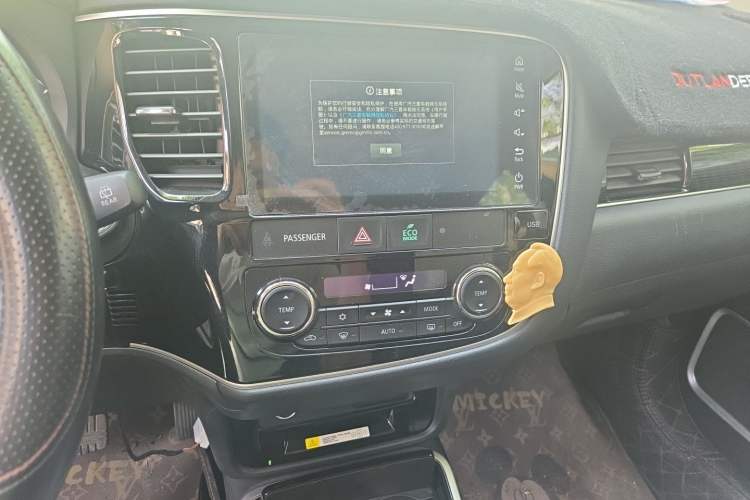 Used Mitsubishi Outlander 2021 Revised Version 2.0L Two-Wheel Drive Enjoyment Edition 5 Seats Audio And AC Panel