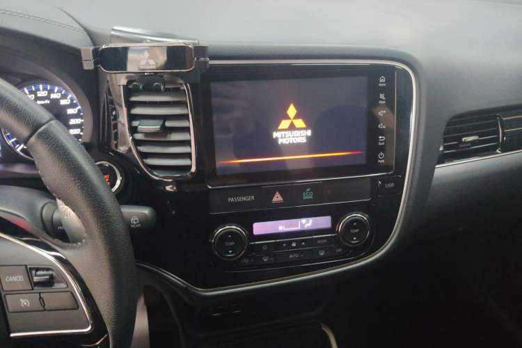Used Mitsubishi Outlander 2021 2.4L 4x4 Zhi Xiang Edition 7 Seats Audio And AC Panel