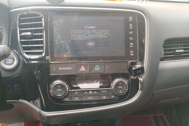 Used Mitsubishi Outlander 2021 2.4L 4x4 Zhi Xiang Edition 7 Seats Audio And AC Panel