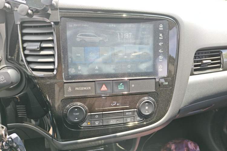 Used Mitsubishi Outlander 2021 Revised Version 2.0L Two-Wheel Drive Comfort Edition 5 Seats Audio And AC Panel