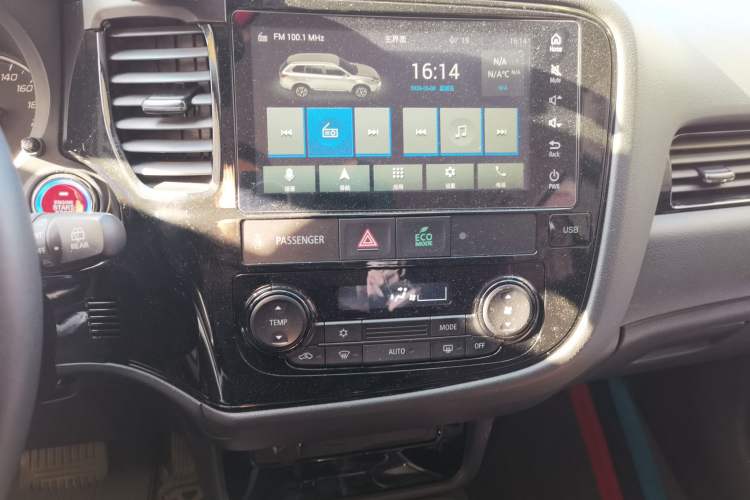 Used Mitsubishi Outlander 2021 Revised Version 2.0L Two-Wheel Drive Comfort Edition 5 Seats Audio And AC Panel