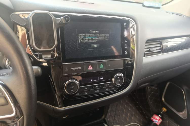 Used Mitsubishi Outlander 2021 Revised Version 2.0L Two-Wheel Drive Enjoyment Edition 5 Seats Audio And AC Panel