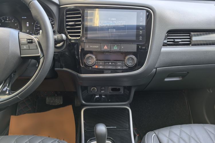 Used Mitsubishi Outlander 2021 2.4L 4x4 DynaDrive Edition 5 Seats Audio And AC Panel