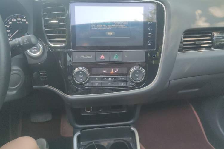Used Mitsubishi Outlander 2021 2.4L 4x4 DynaDrive Edition 5 Seats Audio And AC Panel