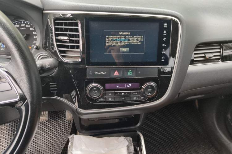 Used Mitsubishi Outlander 2021 2.4L 4x4 Comfort Edition 5 Seats Audio And AC Panel