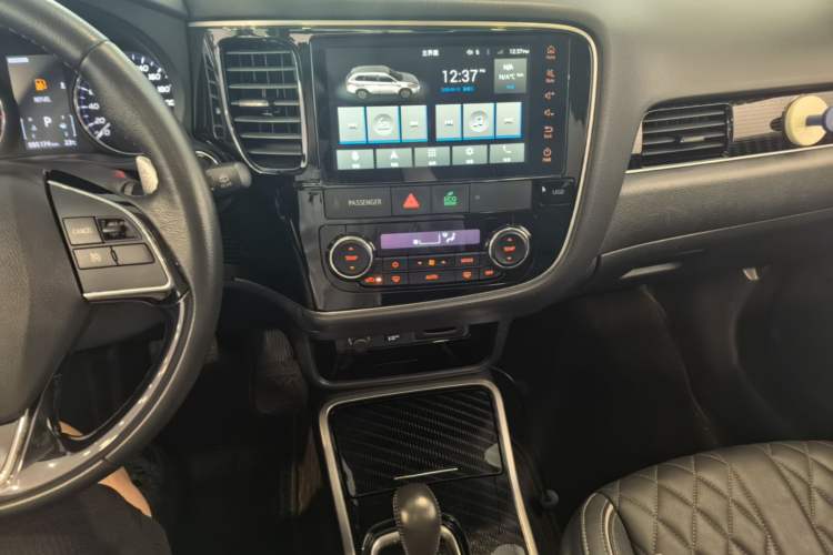 Used Mitsubishi Outlander 2021 2.4L 4x4 Zhi Xiang Edition 7 Seats Audio And AC Panel
