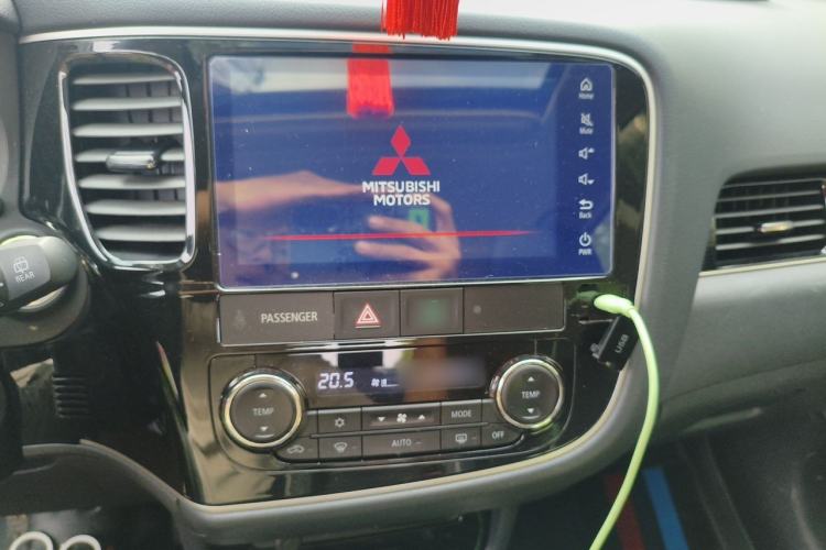 Used Mitsubishi Outlander 2021 Revised Version 2.0L Two-Wheel Drive Enjoyment Edition 5 Seats Audio And AC Panel