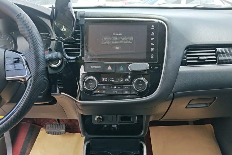 Used Mitsubishi Outlander 2021 2.0L Two-Wheel Drive Comfort Edition 5 Seats Audio And AC Panel