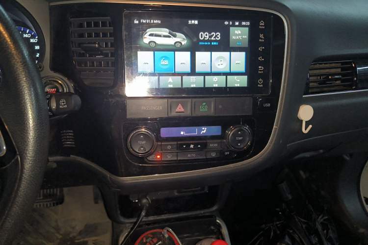 Used Mitsubishi Outlander 2021 Revised Version 2.0L Two-Wheel Drive Enjoyment Edition 5 Seats Audio And AC Panel