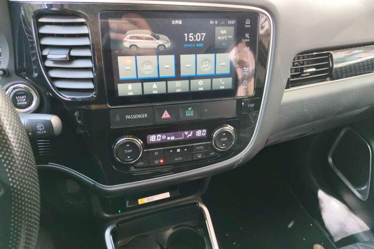 Used Mitsubishi Outlander 2021 2.4L 4x4 Zhi Xiang Edition 7 Seats Audio And AC Panel