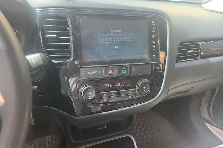 Used Mitsubishi Outlander 2021 Revised Version 2.0L Two-Wheel Drive Comfort Edition 5 Seats Audio And AC Panel