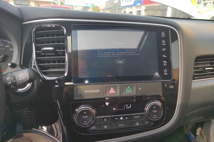 Used Mitsubishi Outlander 2021 2.4L 4x4 DynaDrive Edition 5 Seats Audio And AC Panel
