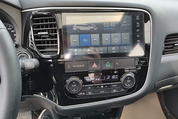 Used Mitsubishi Outlander 2021 Revised Version 2.0L Two-Wheel Drive Comfort Edition 7 Seats Audio And AC Panel