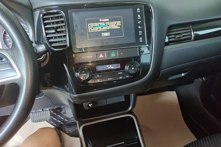 Used Mitsubishi Outlander 2021 2.0L Two-Wheel Drive Comfort Edition 5 Seats Audio And AC Panel