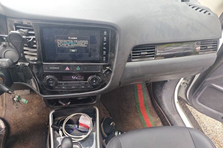 Used Mitsubishi Outlander 2021 Revised Version 2.0L Two-Wheel Drive Comfort Edition 5 Seats Audio And AC Panel