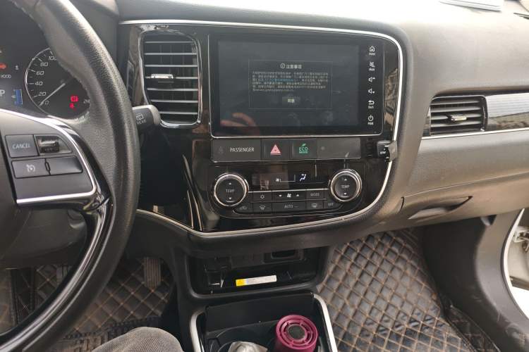 Used Mitsubishi Outlander 2021 2.0L Two-Wheel Drive Comfort Edition 7 Seats Audio And AC Panel