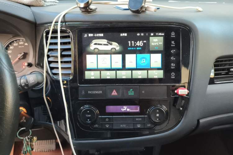 Used Mitsubishi Outlander 2021 Revised Version 2.0L Two-Wheel Drive Comfort Edition 5 Seats Audio And AC Panel