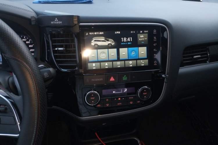 Used Mitsubishi Outlander 2021 2.4L 4x4 Zhi Xiang Edition 7 Seats Audio And AC Panel
