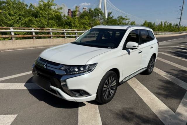 Used Mitsubishi Outlander 2021 2.4L 4x4 Zhi Xiang Edition 7 Seats