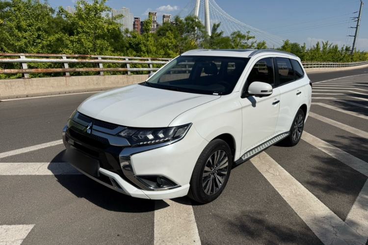 Ojetý Mitsubishi Outlander 2021 2.4L 4x4 Zhi Xiang Edition 7 Seats Guazi used car, China used car export, Used car for sale, Used cars, Cheapest cars for sale