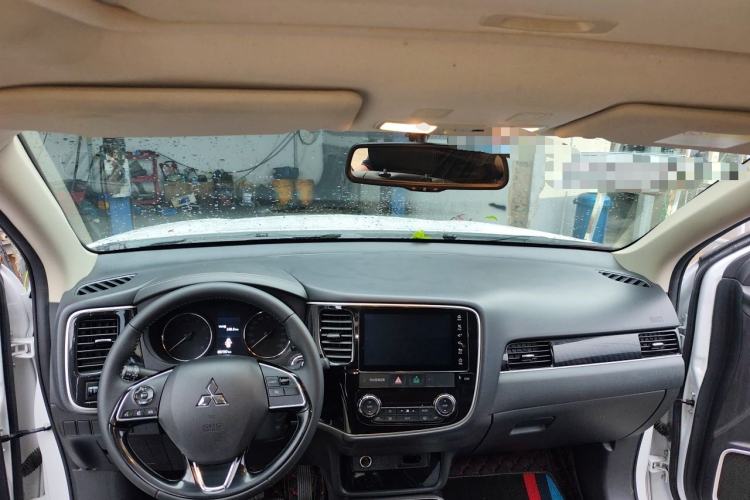 Used Mitsubishi Outlander 2021 2.0L Two-Wheel Drive Comfort Edition 5 Seats Center Console
