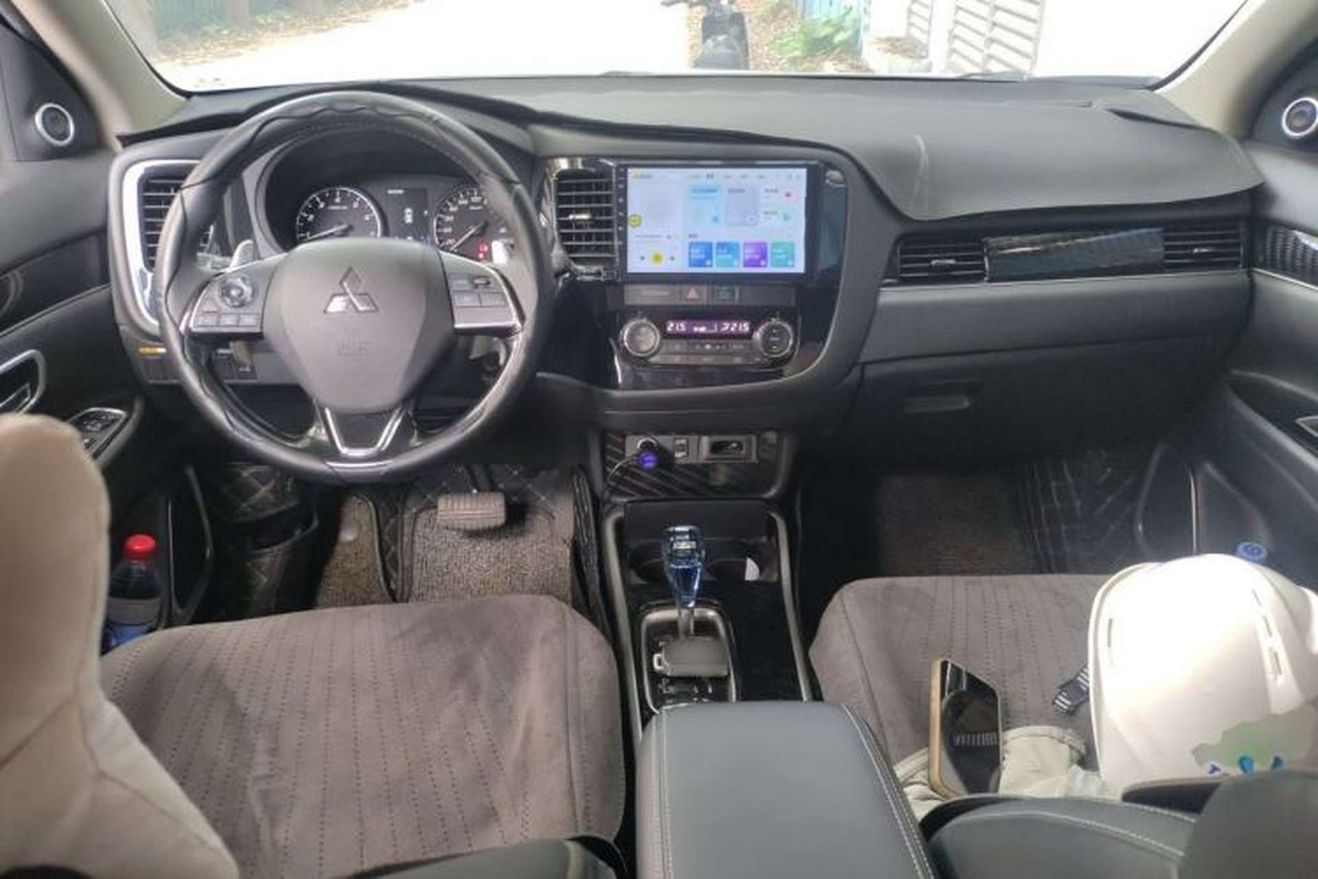 Used Mitsubishi Outlander 2021 2.4L 4x4 Zhi Xiang Edition 7 Seats Center Console