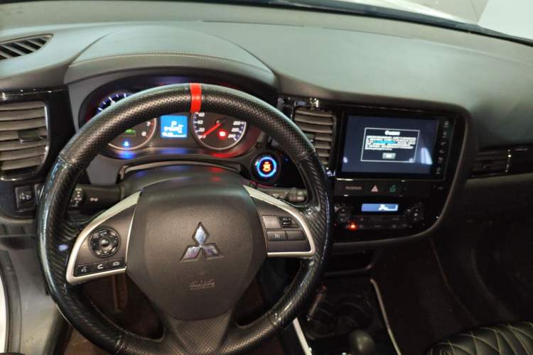 Used Mitsubishi Outlander 2021 Revised Version 2.0L Two-Wheel Drive Comfort Edition 5 Seats Center Console