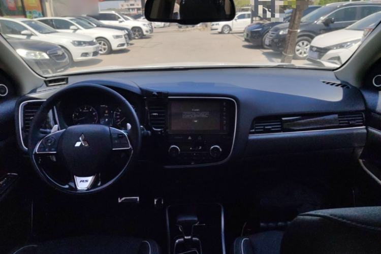 Used Mitsubishi Outlander 2021 2.4L 4x4 DynaDrive Edition 5 Seats Center Console