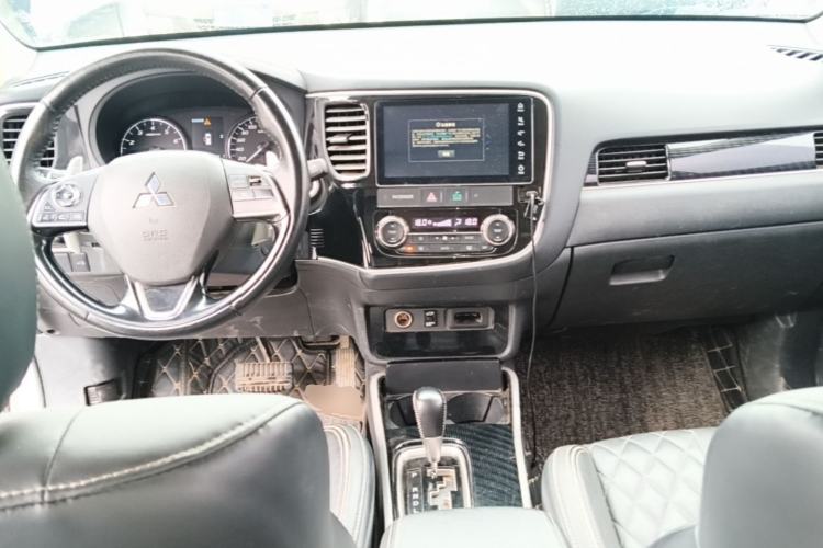 Used Mitsubishi Outlander 2021 2.4L 4x4 DynaDrive Edition 5 Seats Center Console