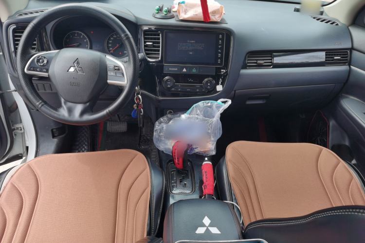 Used Mitsubishi Outlander 2021 2.0L Two-Wheel Drive Comfort Edition 5 Seats Center Console