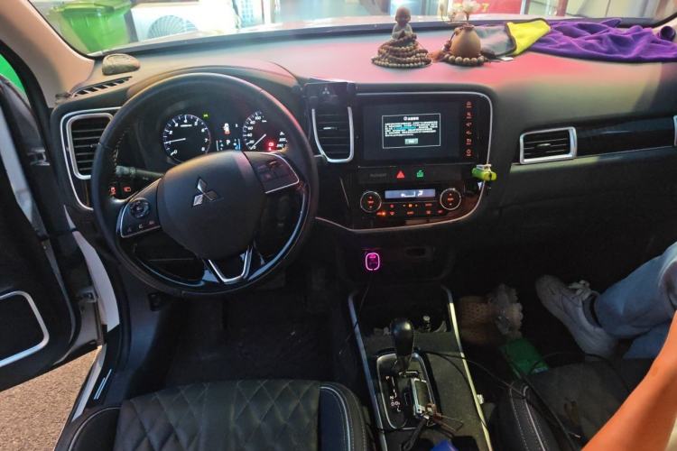 Used Mitsubishi Outlander 2021 2.0L Two-Wheel Drive Comfort Edition 5 Seats Center Console