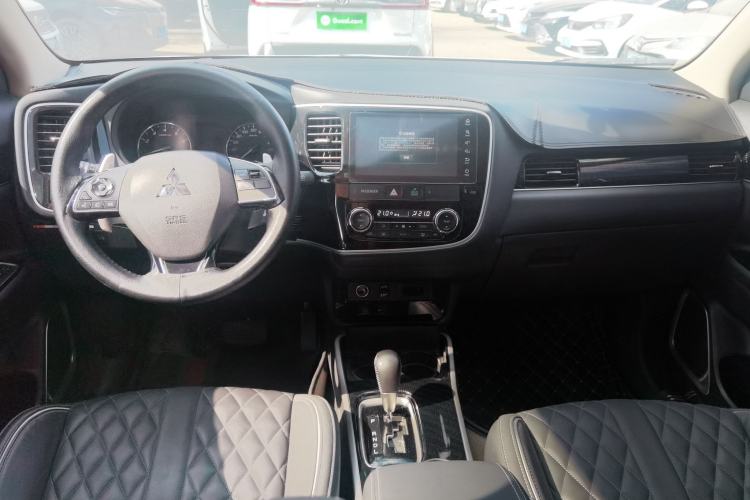 Used Mitsubishi Outlander 2021 2.4L 4x4 DynaDrive Edition 5 Seats Center Console