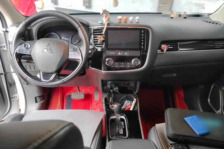 Used Mitsubishi Outlander 2021 Revised Version 2.0L Two-Wheel Drive Enjoyment Edition 5 Seats Center Console