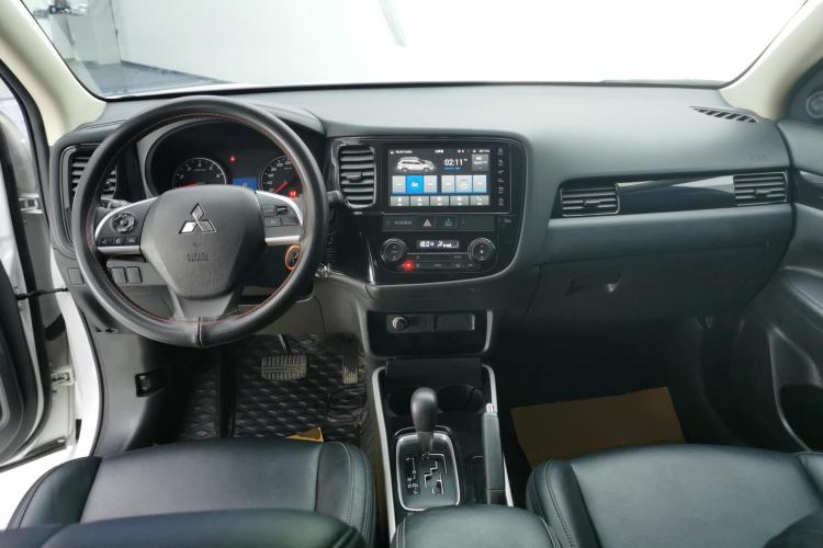 Used Mitsubishi Outlander 2021 Revised Version 2.0L Two-Wheel Drive Comfort Edition 5 Seats Center Console