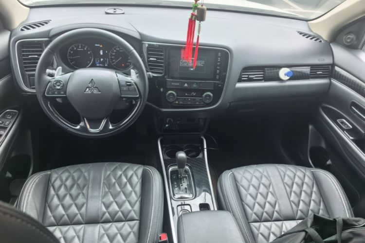 Used Mitsubishi Outlander 2021 2.4L 4x4 Zhi Xiang Edition 7 Seats Center Console