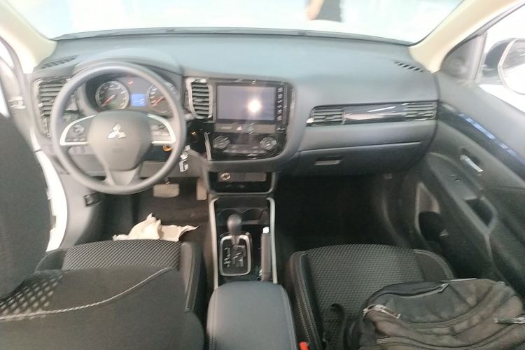 Used Mitsubishi Outlander 2021 Revised Version 2.0L Two-Wheel Drive Comfort Edition 5 Seats Center Console