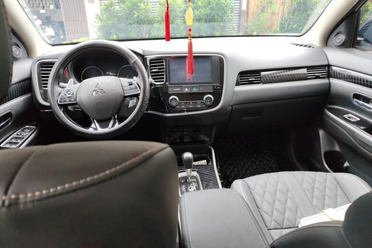 Used Mitsubishi Outlander 2021 2.4L 4x4 DynaDrive Edition 5 Seats Center Console