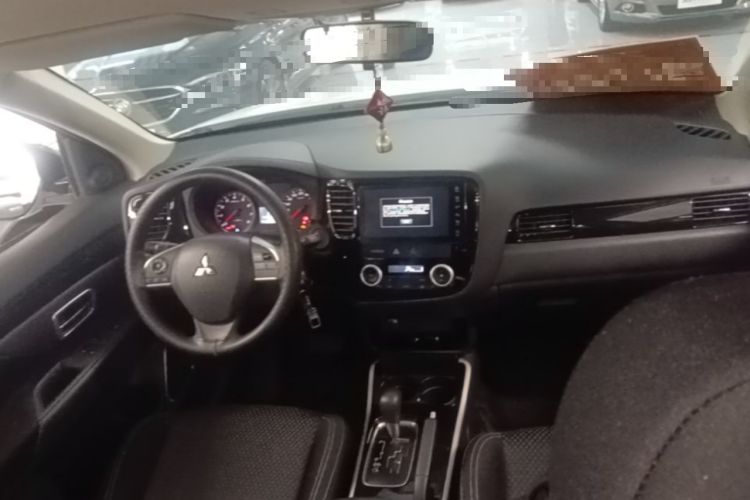 Used Mitsubishi Outlander 2021 2.0L Two-Wheel Drive Comfort Edition 5 Seats Center Console