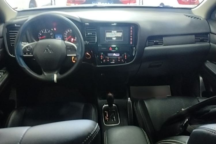Used Mitsubishi Outlander 2021 Revised Version 2.0L Two-Wheel Drive Comfort Edition 5 Seats Center Console